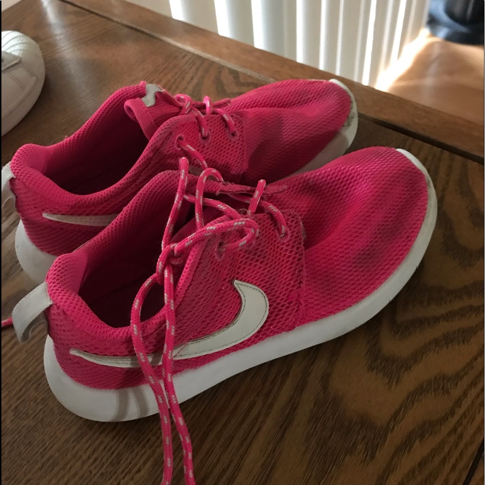 Pink Nike Roshe